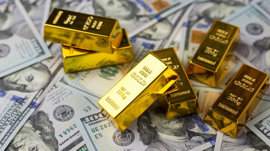 Goldbarren auf US-Dollar-Scheinen symbolisieren greifbaren Wohlstand, Inflationsschutz und die Flucht der Anleger in sichere Häfen während Finanzkrisen